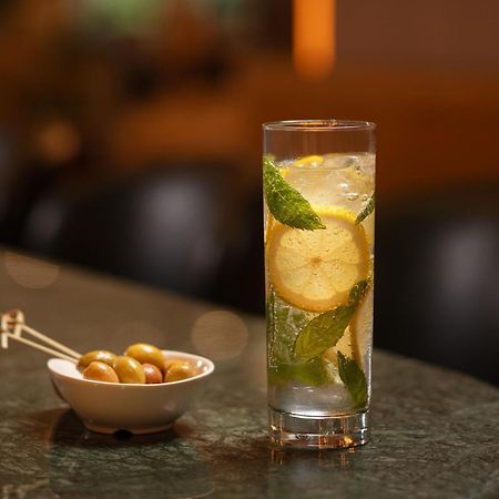 Delta Hotels By Marriott Istanbul West Bagian luar foto