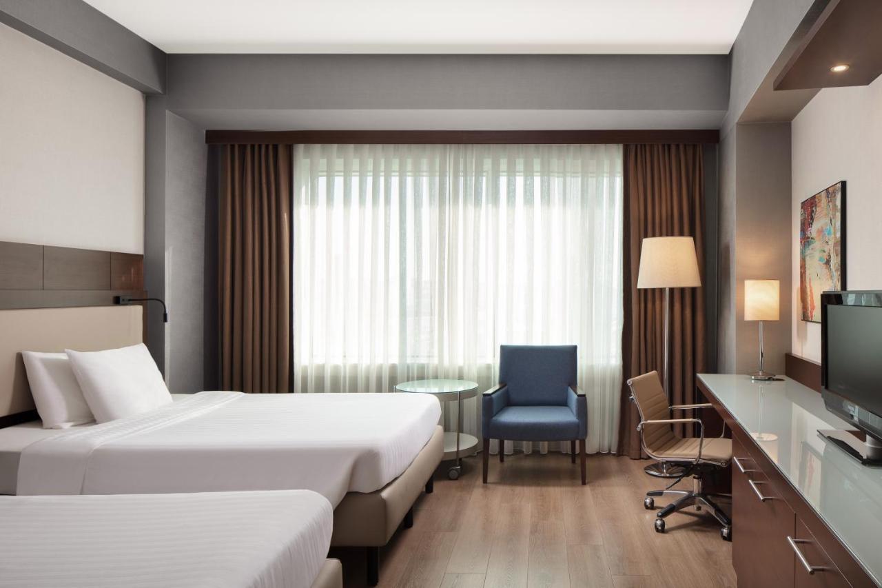 Delta Hotels By Marriott Istanbul West Bagian luar foto