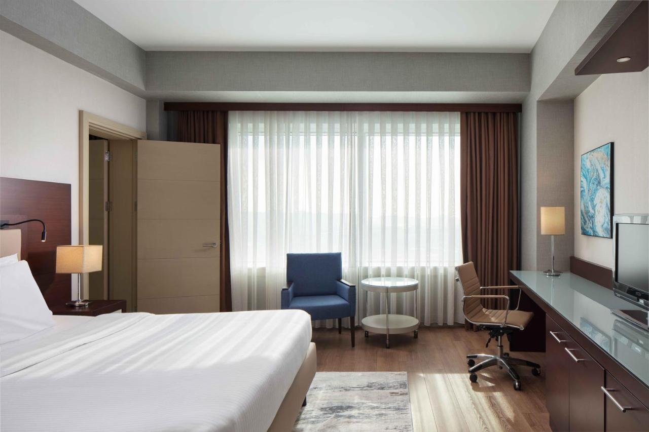 Delta Hotels By Marriott Istanbul West Bagian luar foto