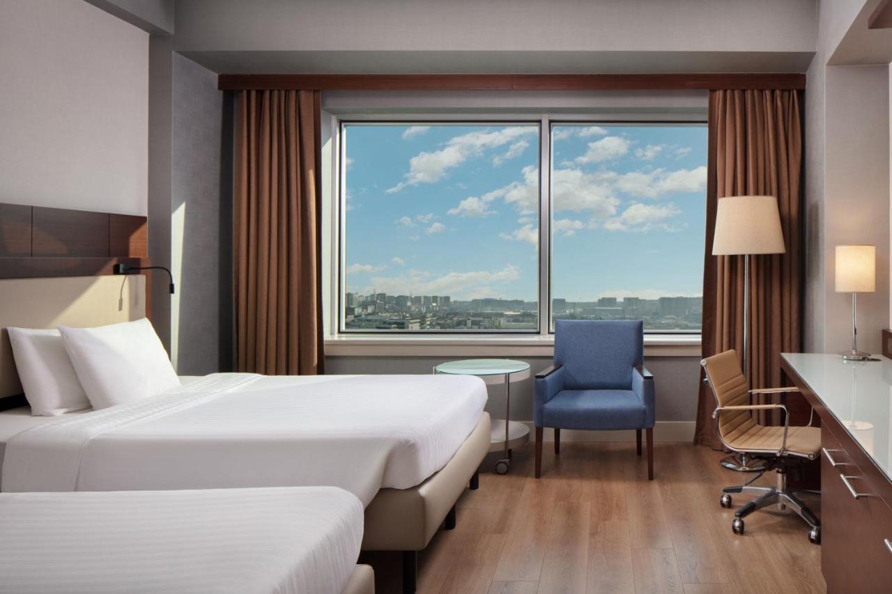 Delta Hotels By Marriott Istanbul West Bagian luar foto