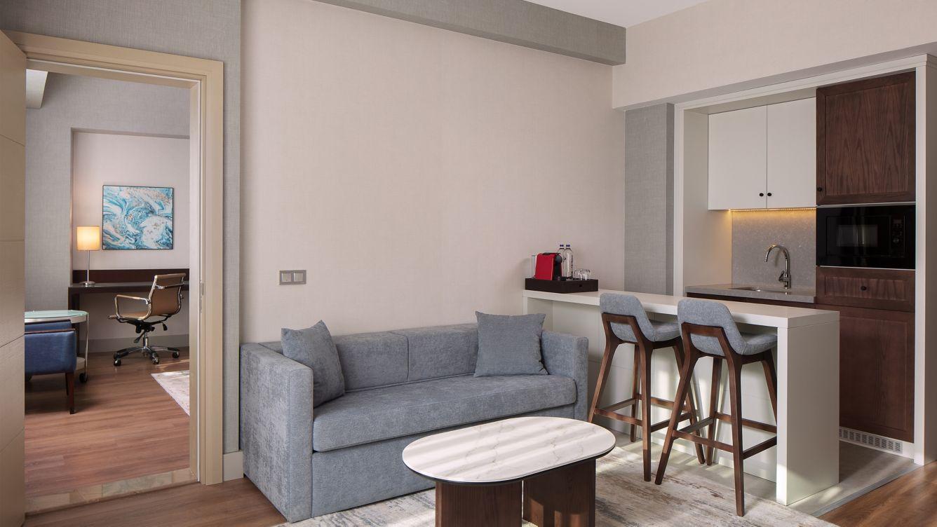Delta Hotels By Marriott Istanbul West Bagian luar foto