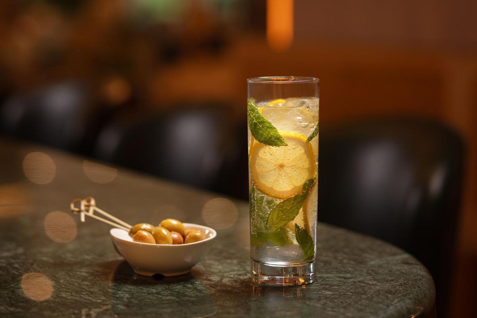 Delta Hotels By Marriott Istanbul West Bagian luar foto