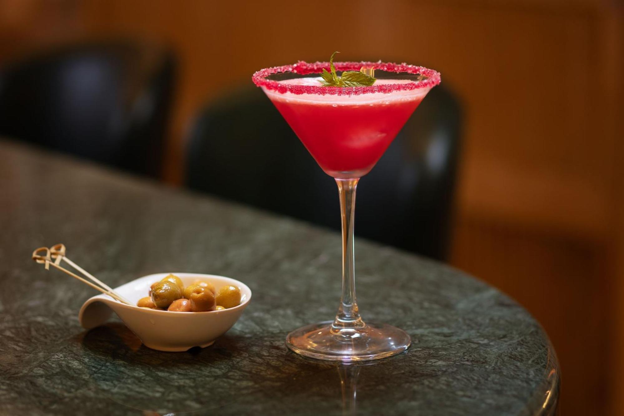 Delta Hotels By Marriott Istanbul West Bagian luar foto