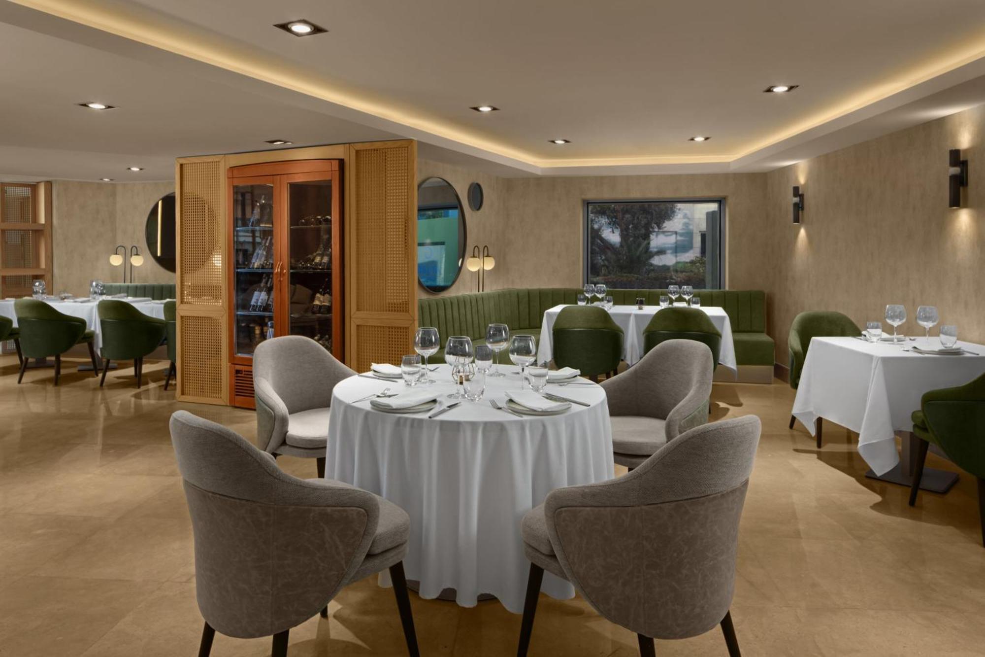 Delta Hotels By Marriott Istanbul West Bagian luar foto