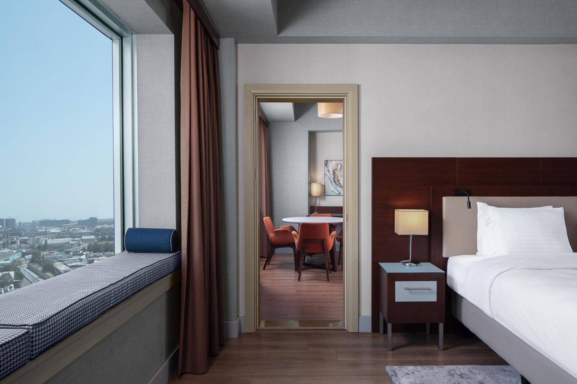 Delta Hotels By Marriott Istanbul West Bagian luar foto