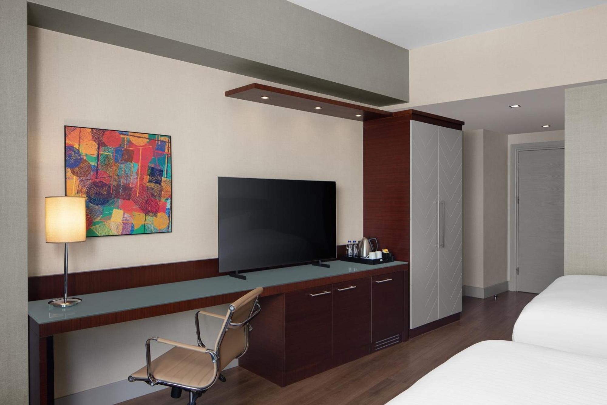 Delta Hotels By Marriott Istanbul West Bagian luar foto