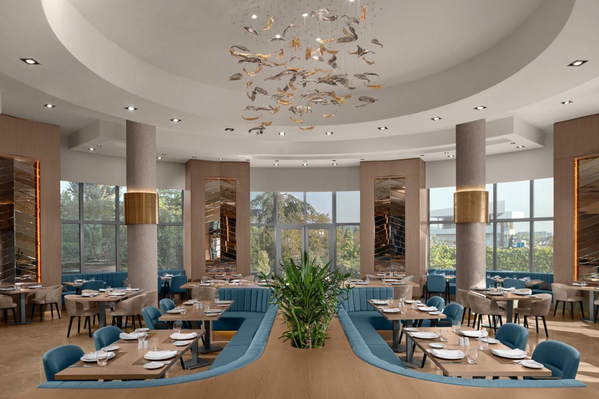 Delta Hotels By Marriott Istanbul West Bagian luar foto