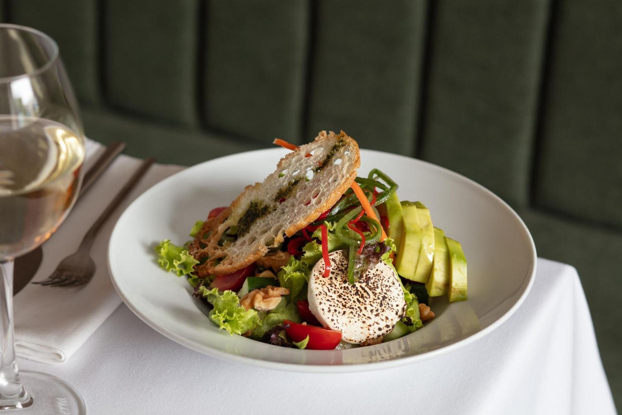 Delta Hotels By Marriott Istanbul West Bagian luar foto
