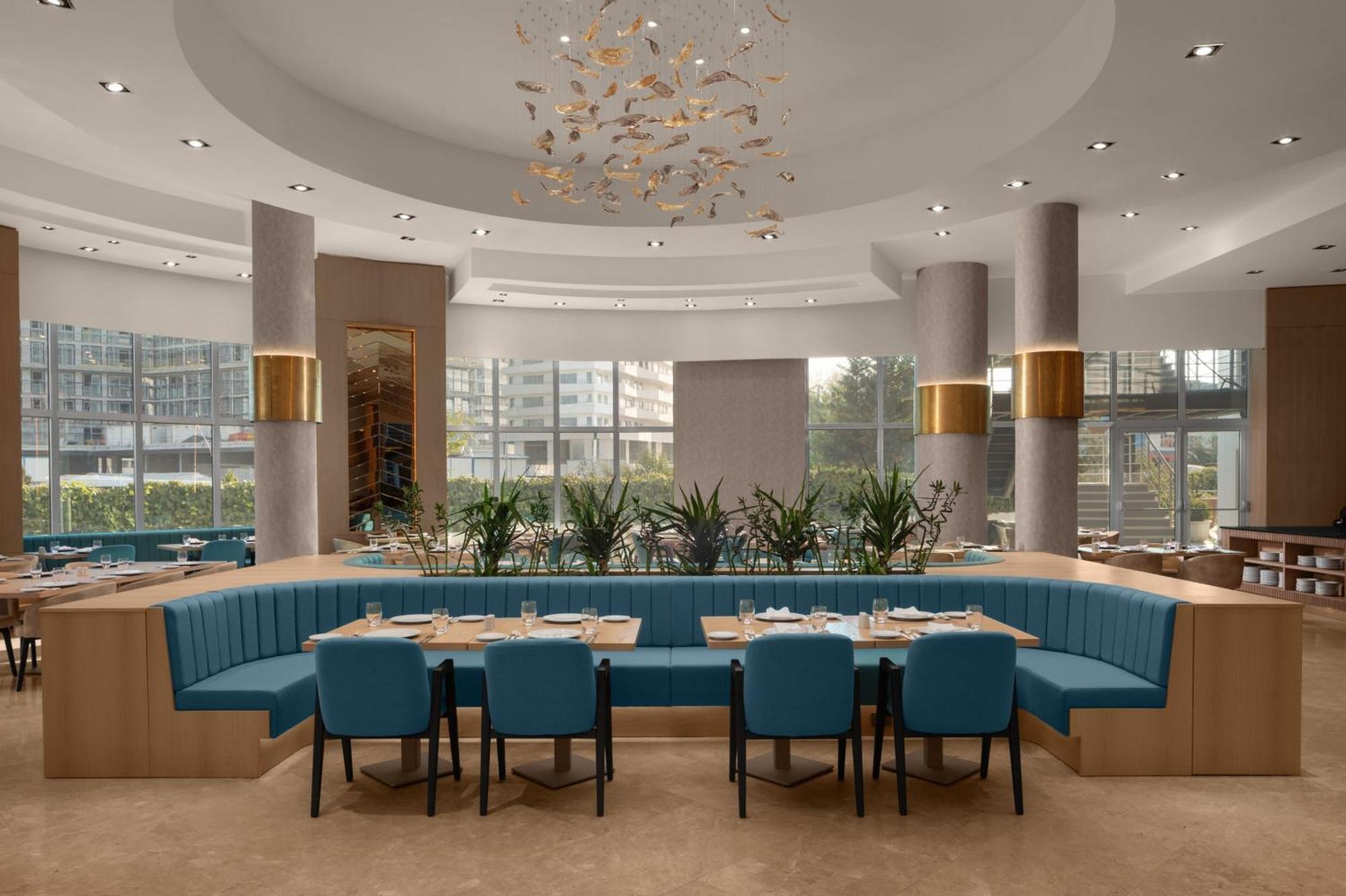Delta Hotels By Marriott Istanbul West Bagian luar foto