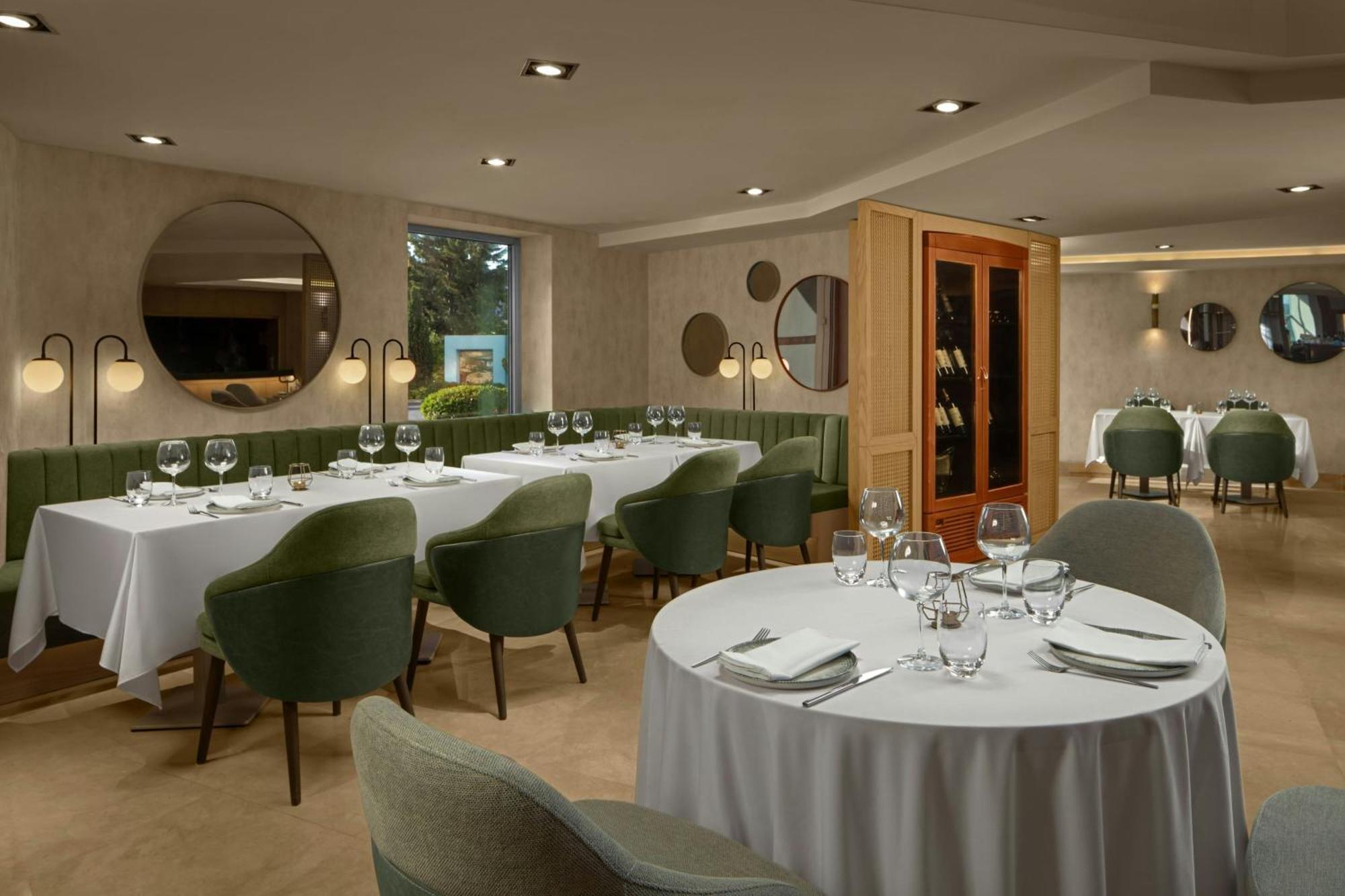 Delta Hotels By Marriott Istanbul West Bagian luar foto