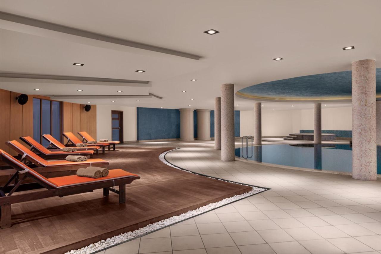 Delta Hotels By Marriott Istanbul West Bagian luar foto